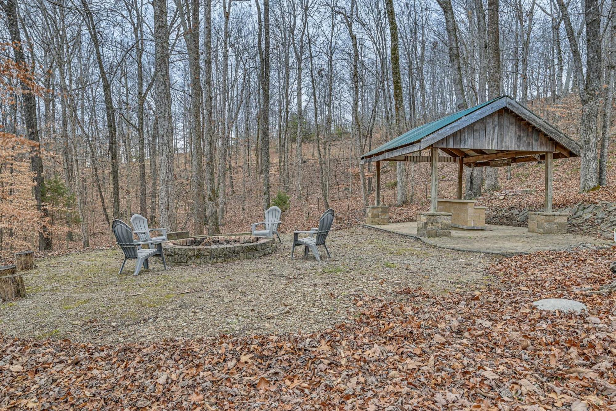 Bee Spring Cabin With Arcade Game Steps To Lake! Villa Cub Run Exterior photo